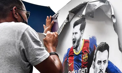 Hình ảnh đau lòng của Messi xuất hiện lần cuối ở Barca