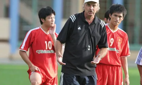 HLV Alfred Riedl: Vua về nhì và quả thận nhân tạo từ Việt Nam