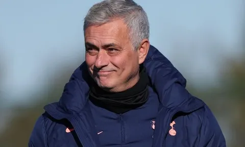 HLV Ba Lan tuyên bố 1 câu, Mourinho "mở cờ trong bụng"