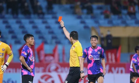 HLV Hàn Quốc: 'Đội bóng nào thua cũng có ý kiến về trọng tài'
