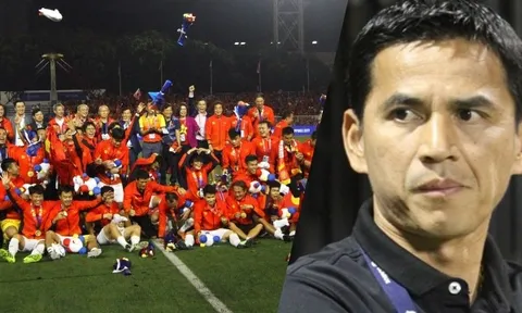 HLV Kiatisak nói 1 điều phũ phàng về bóng đá Việt Nam sau tấm HCV SEA Games