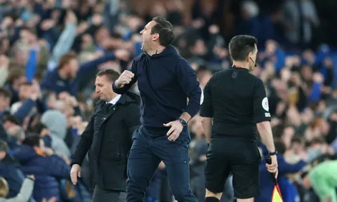 HLV Lampard vỡ òa khi học trò ghi bàn ở phút 90+2