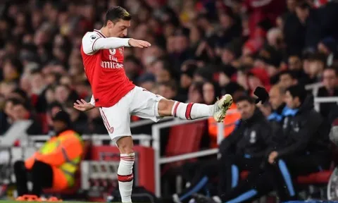 HLV Ljungberg lên tiếng, Ozil dự bị dài hạn?