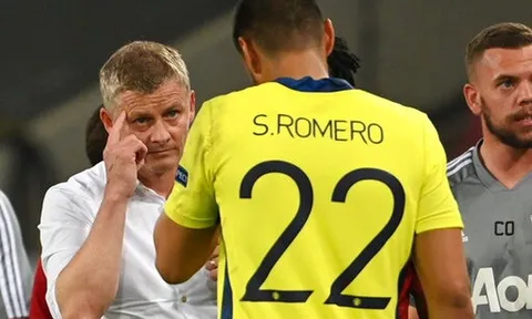 HLV Solskjaer hé lộ lý do "kép phụ" De Gea chưa trở lại Man Utd tập luyện
