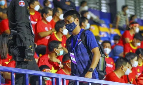 HLV Thái Lan bỏ về khi U23 Việt Nam thắng 7-0