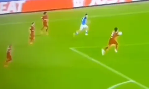 "Hố đen" Liverpool gây phẫn nộ vì hình ảnh xấu xí