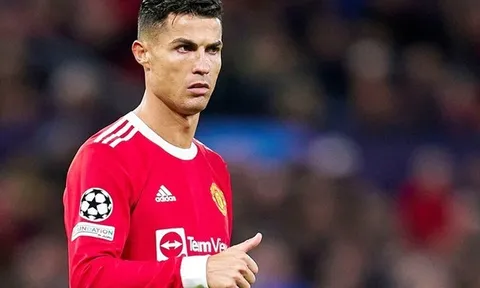 Hóa đơn 384 triệu có thể tống khứ Ronaldo khỏi Man Utd