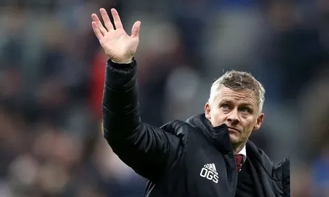 Tuyên bố thừa tiền mua sắm, Man Utd bị fan mỉa mai