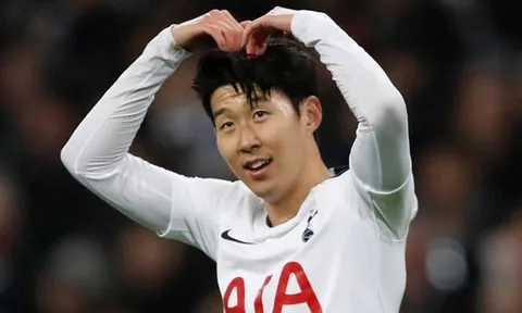 2 tân binh xuất trận, Mourinho dùng 'kẻ dụ dỗ Van de Beek' đấu Ancelotti?
