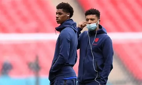 Hơn lúc nào hết, đây là lúc Rashford và Sancho cần CĐV M.U nhất