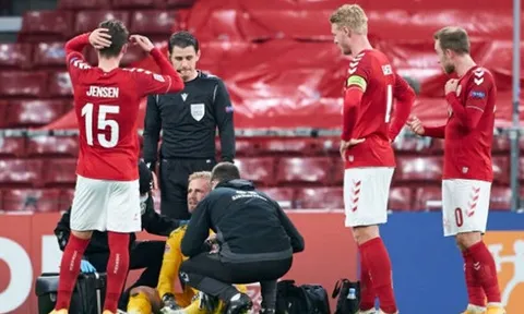 Nỗi khiếp đảm Cech tái hiện, Kasper Schmeichel gục xuống sân đáng sợ