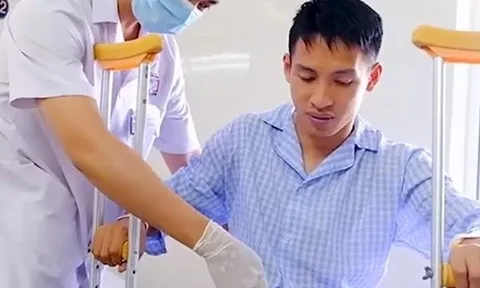 2 ngày sau ca mổ, Hùng Dũng kiên cường trong những hình ảnh mới nhất
