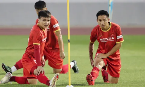 'Hùng Dũng xứng đáng đeo băng đội trưởng tuyển Việt Nam'