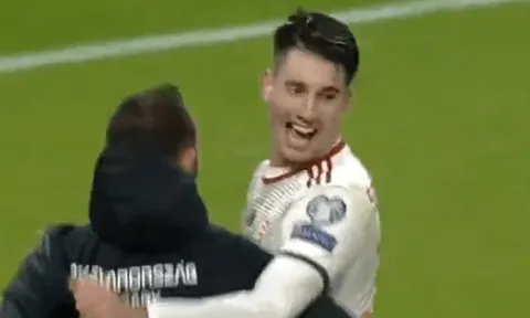 Solo ghi bàn ngoạn mục, mục tiêu 20 tuổi khiến CĐV Arsenal phát cuồng