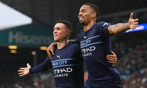 Hủy diệt Leeds, Man City trở lại ngôi đầu