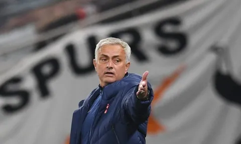 Huyền thoại dùng 1 từ nói về cơ hội vô địch của Mourinho ở Tottenham