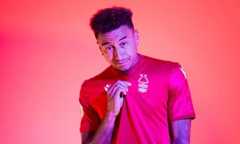Huyền thoại Liverpool chỉ trích Lingard hám tiền