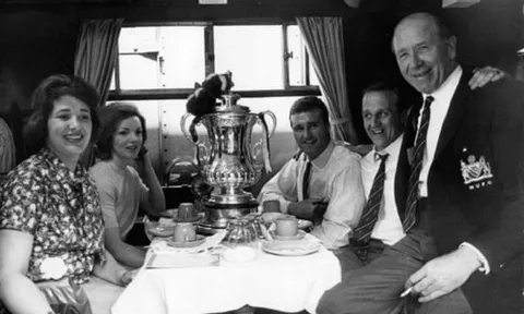 Huyền thoại Man United, bạn thân Sir Bobby qua đời