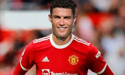 Huyền thoại M.U muốn Solskjaer xây dựng lối chơi quanh Ronaldo