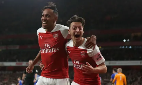 Emery tiết lộ thứ tự đội trưởng của Arsenal: Ozil thứ mấy?