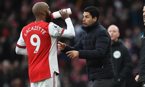 Ian Wright khuyên Mikel Arteta loại bỏ đội trưởng Arsenal