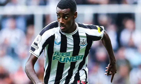 Ian Wright thích thú với tiền đạo bom tấn của Premier League