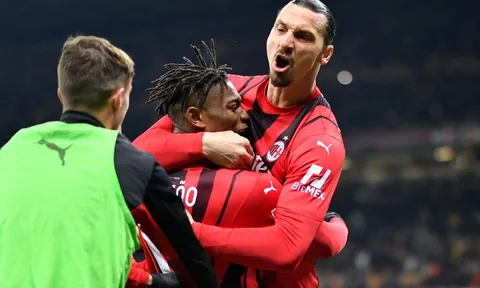 Ibra được HLV Mourinho bảo vệ trước CĐV quá khích