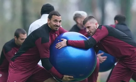 Ibrahimovic cứ thế này, bảo sao các cầu thủ Milan không nỗ lực?