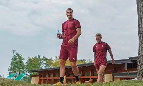 Ibrahimovic để lộ cơ bắp cuồn cuộn khiến nhiều sao Milan nể phục