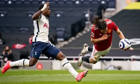 Giúp Man Utd 'xử đẹp' Tottenham, Cavani gửi thông điệp đầy ẩn ý