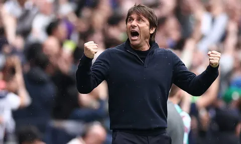 Khiến Arsenal ôm hận, Conte được Spurs thưởng thêm