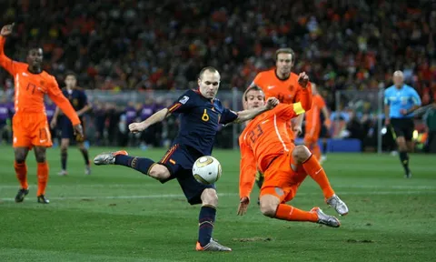 'Van der Vaart? Liên đoàn Tây Ban Nha có treo ảnh anh ta'