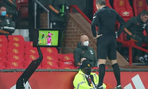 Man Utd thắng nhọc West Brom, Rio Ferdinand nói lời 'hổ thẹn'