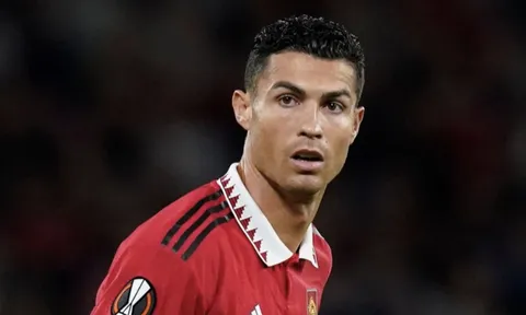 Jaap Stam đổi thái độ với Ronaldo