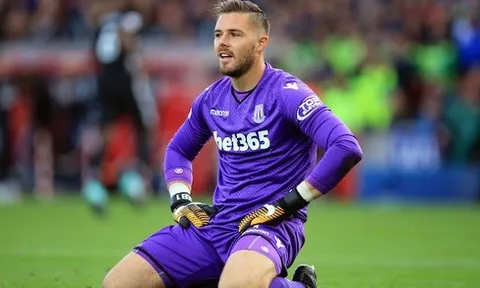 Stoke khủng hoảng, người gác đền Tam Sư tính đường trở lại Premier League