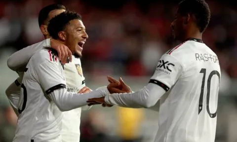 "Man Utd trông giống một đội hoàn toàn khác"