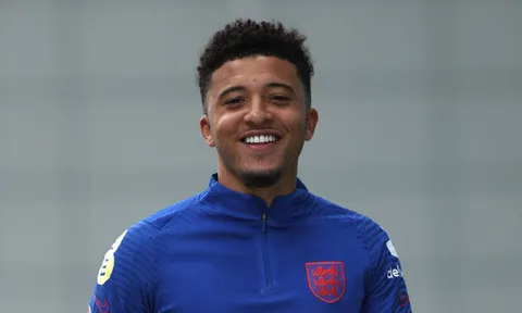 Jadon Sancho rạng rỡ xuất hiện sau khi chính thức trở thành người của Man Utd