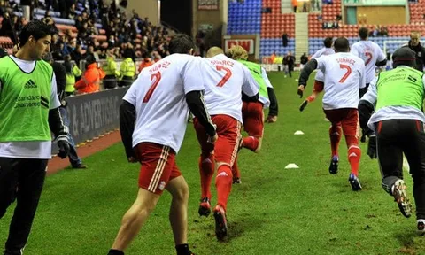 Cổ xúy phân biệt chủng tộc, Carragher nhận sai với huyền thoại Man Utd