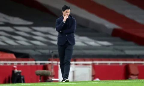 Jamie Carragher khuyên Mikel Arteta bán đi 3 ngôi sao