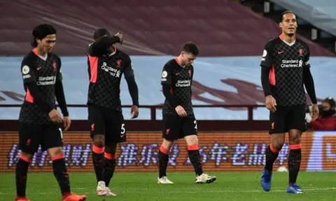 Carragher nói về Liverpool: "Hàng thủ dâng cao không phải vấn đề nhưng ..."