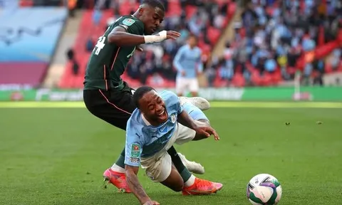 Jamie Redknapp chỉ ra 2 cầu thủ Tottenham tệ nhất ở trận thua Man City