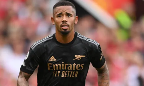 Neville nêu cầu thủ vắng mặt sẽ khiến Arsenal sụp đổ