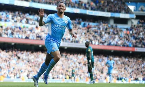 Jesus lập poker, Man City tạo khoảng cách 4 điểm với Liverpool