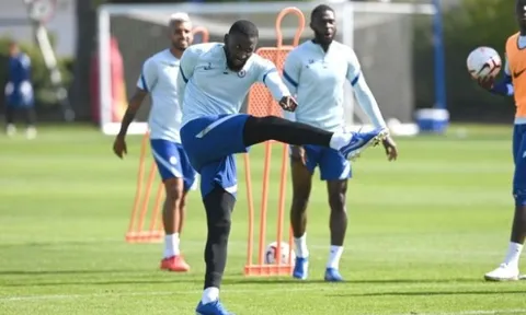 Hasselbaink: "Lampard đang bán đi cầu thủ tốt nhất của mình"