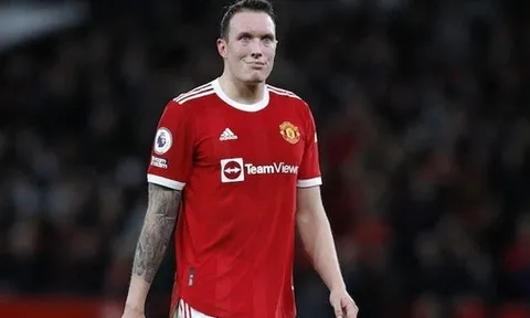 MU hét giá Phil Jones ngất ngưởng, các đối thủ chạy sạch
