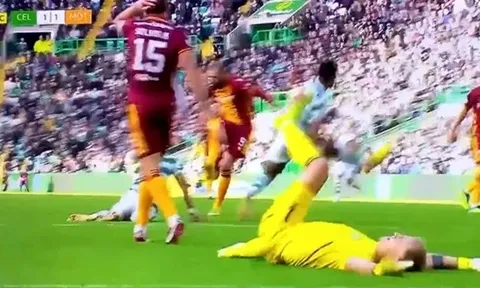 Joe Hart bị hạ đo ván nằm sân