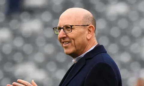 CĐV Man Utd bạo loạn, Joel Glazer ra quyết định không thể ngờ
