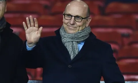 Xoa dịu CĐV Man Utd, nhà Glazers 'chơi lớn' sau án phạt của UEFA