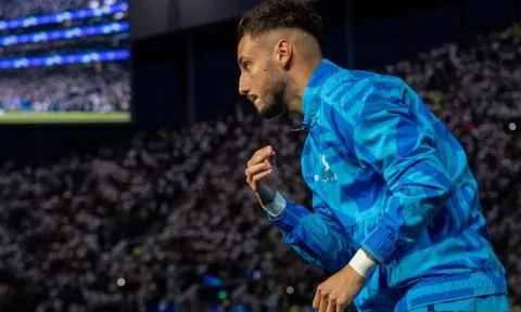 Jonathan Clauss nói lý do từ chối Chelsea