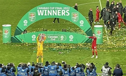Jordan Henderson tôn vinh người hùng đích thực của Liverpoool